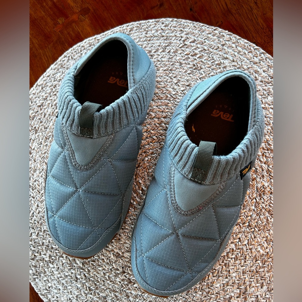 Teva ember shoes, size 6, blue